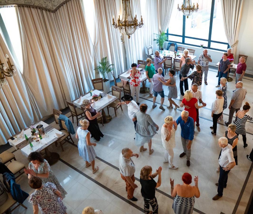 Boutique Odyseja & Spa Ciechocinek Kültér fotó The 2012 opening of the renovated hotel