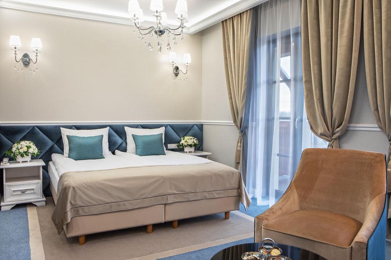 Boutique Odyseja & Spa Ciechocinek Kültér fotó A room at the hotel
