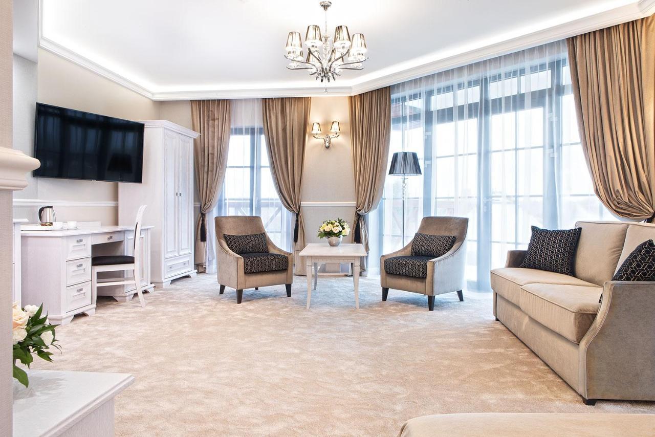 Boutique Odyseja & Spa Ciechocinek Kültér fotó A suite at the hotel