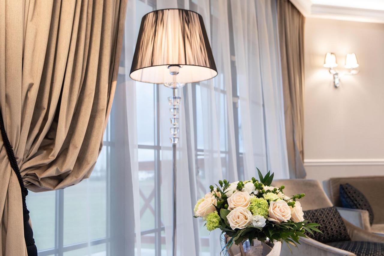 Boutique Odyseja & Spa Ciechocinek Kültér fotó A floor lamp